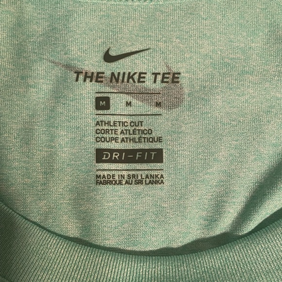 Mint Green The Nike Tee Athletic Cut Medium - Picture 4 of 4